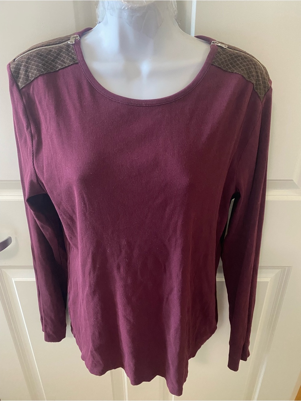 Lauren Ralph Long Sleeve Scoop Neck Burgundy Top w Quilted Shoulder Detail